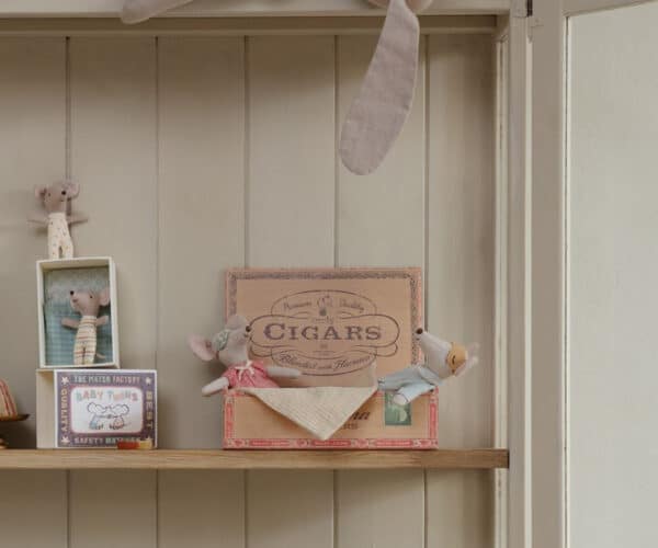 maileg mum and dad mice in cigarbox