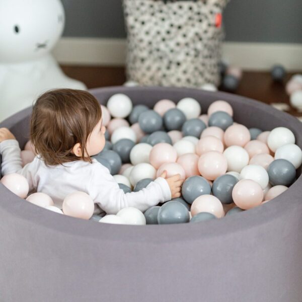 ball pool grey