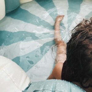 calile henry pool look1