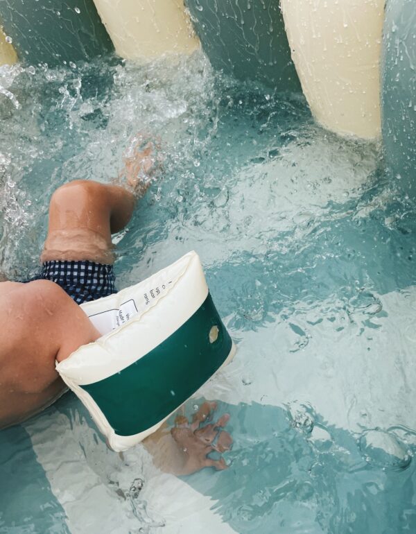 calile henry pool look3