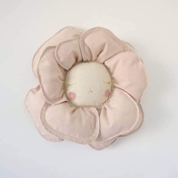 flower head kids wall decor pink gold