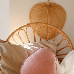 leaf cushion velvet soft pink look1