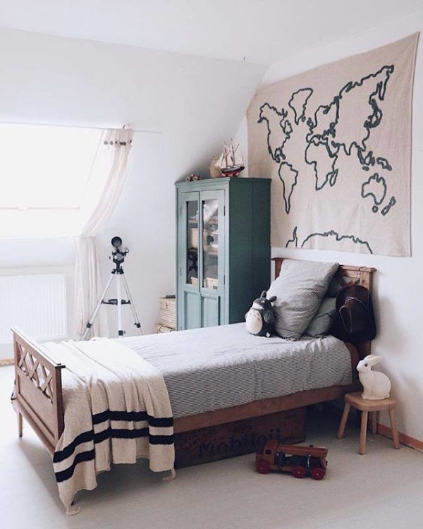Wall Hanging Canvas Map - Image 3