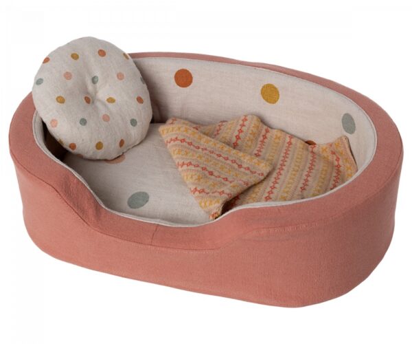 maileg dog basket coral