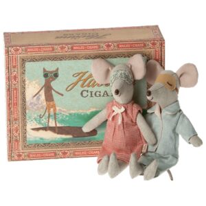 maileg mum and dad mice in cigarbox multicolor look