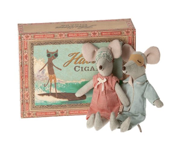 maileg mum and dad mice in cigarbox multicolor look