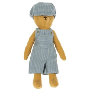 overall and cap for teddy junior look