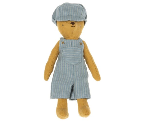 overall and cap for teddy junior look