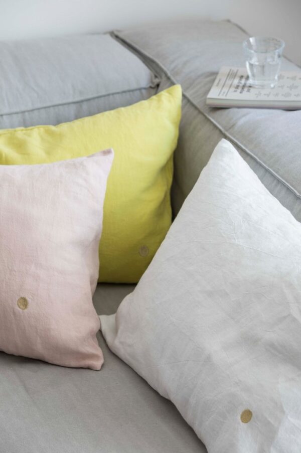 pillow case hemp mona milk look1