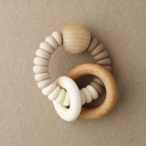 rattle teether dany maple