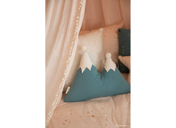 snowy mountain cushion magic green look1