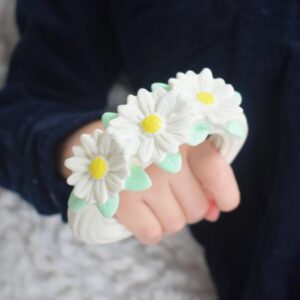 teething ring daisy chain look5