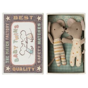 twins baby mice in matchbox look3