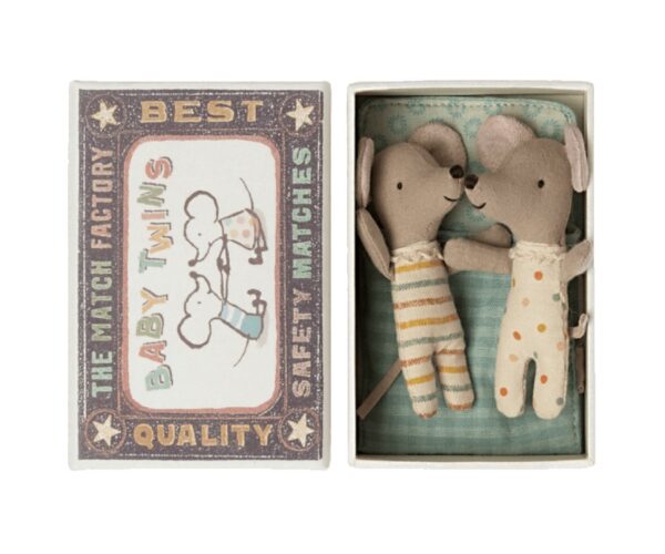 twins baby mice in matchbox look3