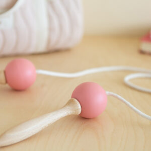 wooden skipping rope pink look1