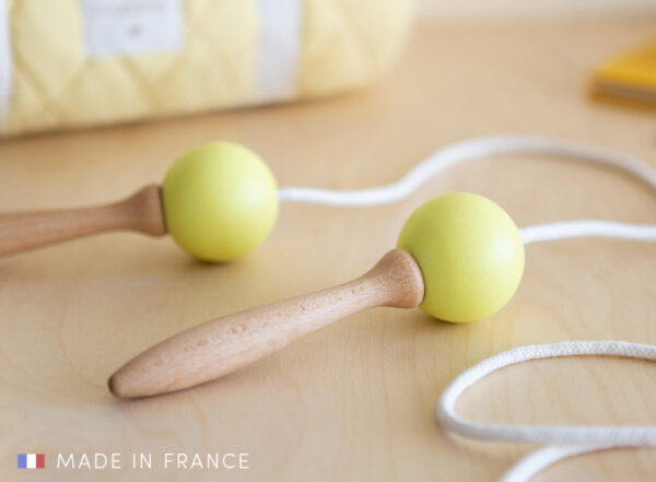 wooden skipping rope yellow look4