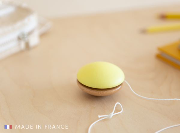 wooden yoyo yellow look1