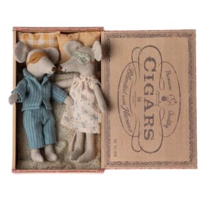 maileg mum and dad mice in cigarbox