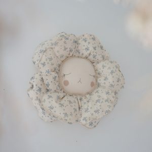 flower head kids wall decor blue motif