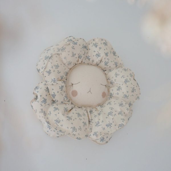 flower head kids wall decor blue motif