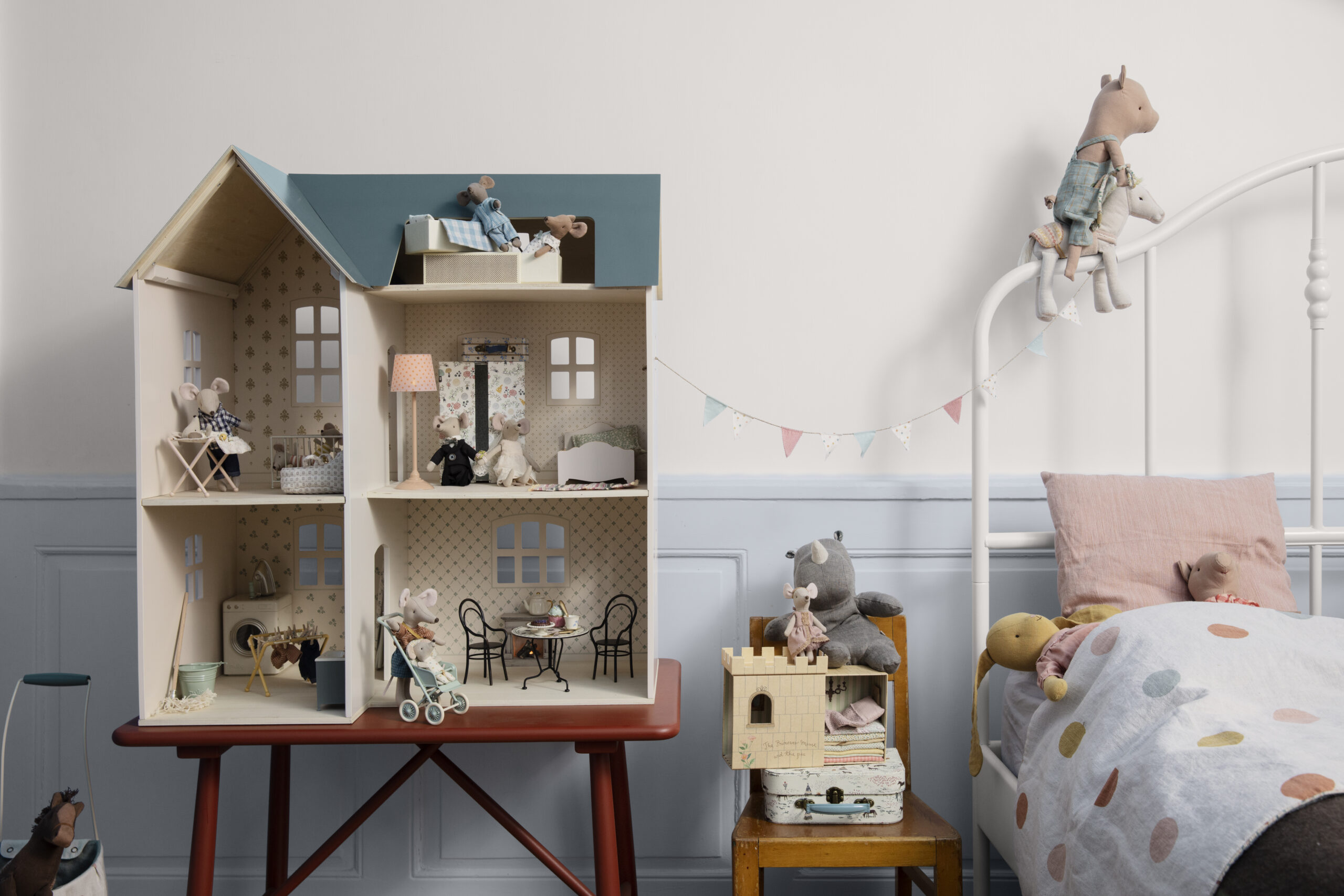 maileg dollhouse w wallpaper