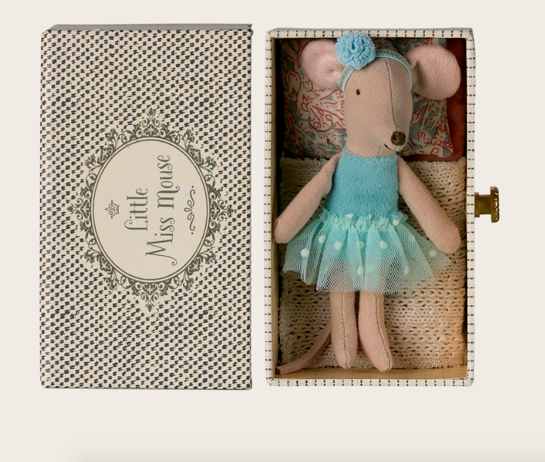 dance mouse in daybed, little sister